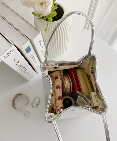 wears(ウェアーズ)の「スクエアデザインPUハンドバッグ(ハンドバッグ・レディース・ブラック/シルバー・FREE)」の20枚目の写真