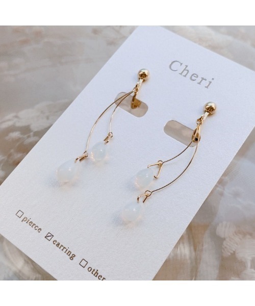 tone（トーン）の「【cheri】【アレルギー対応】チェコビーズシンプルイヤリング/ネジバネ/白(MA)（イヤリング・レディース・ホワイト・FREE）」の3枚目の写真
