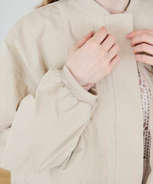 Crisp（クリスプ）の「ナイロンボリュームブルゾン（ブルゾン・レディース・カーキ/アイボリー・FREE）」の21枚目の写真