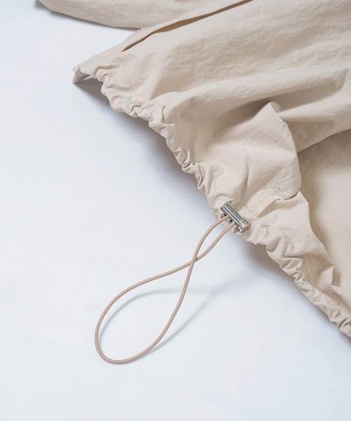 Crisp（クリスプ）の「ナイロンボリュームブルゾン（ブルゾン・レディース・カーキ/アイボリー・FREE）」の6枚目の写真