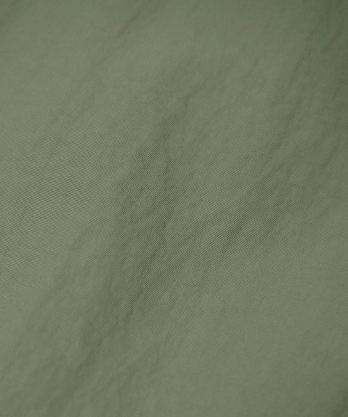 Crisp（クリスプ）の「ナイロンボリュームブルゾン（ブルゾン・レディース・カーキ/アイボリー・FREE）」の4枚目の写真