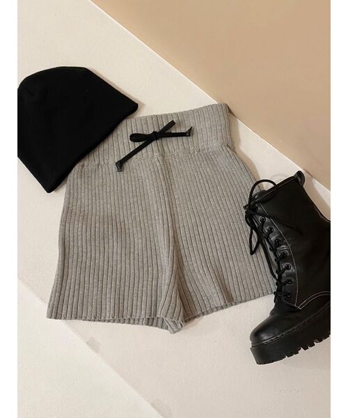 MURUA（ムルーア）の「リブニットキュロット【ショートパンツ】（その他パンツ・レディース・グレー/ブラック/アイボリー・FREE）」の3枚目の写真