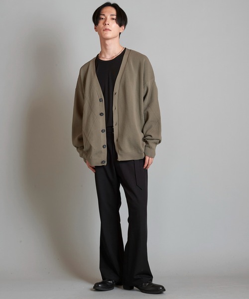 NO ID.（ノーアイディ）の「【NO ID.】Changing Knit V-Neck Cardigan / チェンジング ニット Vネック カーディガン（カーディガン/ボレロ・メンズ・グレイッシュベージュ/グレー/ブラック・ONE SIZE）」の4枚目の写真