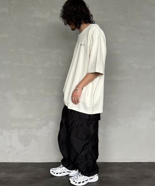 RVCA（ルーカ）の「[RVCA/ルーカ] BILL BOARD バックプリント ショートスリーブTシャツ（Tシャツ/カットソー・レディース・ブラック/オフホワイト・M/L/XL）」の3枚目の写真