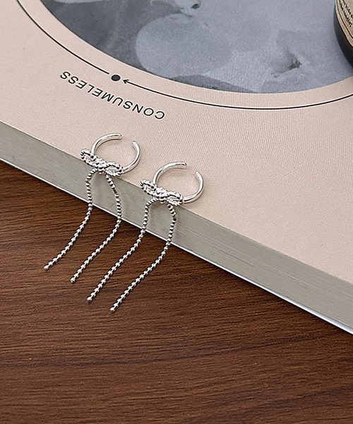 LA VORAGINE（ラ ヴォラジネ）の「両耳セット　リボンチェーンイヤーカフ（イヤーカフ・レディース・シルバー・FREE）」の7枚目の写真