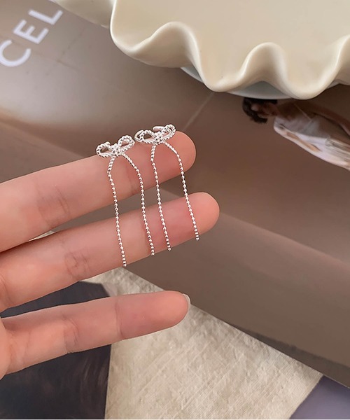 LA VORAGINE（ラ ヴォラジネ）の「両耳セット　リボンチェーンイヤーカフ（イヤーカフ・レディース・シルバー・FREE）」の8枚目の写真