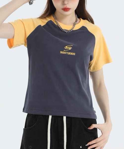 A‘gem 9(エージェムナイン)の「A'GEM/9 × .kom 『INSstudios/インスステュディオス』 ラグラン Tシャツ(Tシャツ/カットソー・メンズ・ピンク/ホワイト/ネイビー/グレー・S)」の4枚目の写真