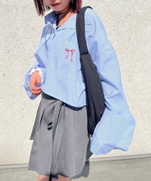 nemne store（ネンネストア）の「リボンモチーフ刺繍アソートストライプショートシャツ（シャツ/ブラウス）」