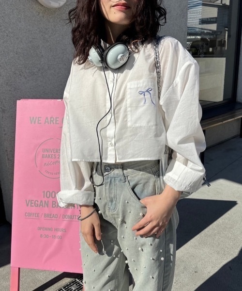 nemne store(ネンネストア)の「リボンモチーフ刺繍アソートストライプショートシャツ(シャツ/ブラウス・レディース・ライトブルー/アイボリー/ブルー・フリー)」の4枚目の写真