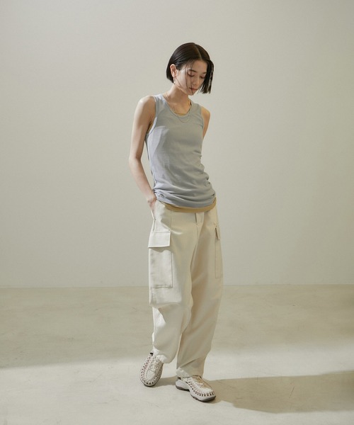 SALON adam et rope'（サロン アダム エ ロペ）の「nu=layerスクープネックタンクトップ（タンクトップ・レディース・ホワイト/ライトグレー/ブラック/イエロー/レッド・FREE）」の7枚目の写真