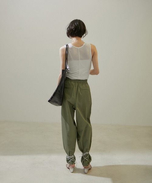 SALON adam et rope'（サロン アダム エ ロペ）の「nu=layerスクープネックタンクトップ（タンクトップ・レディース・ホワイト/ライトグレー/ブラック/イエロー/レッド・FREE）」の8枚目の写真