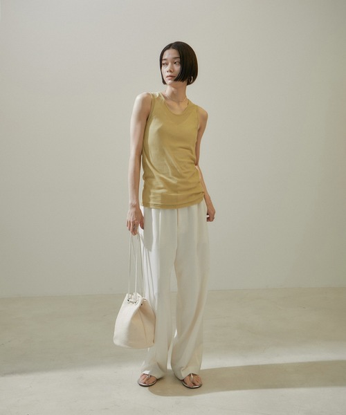 SALON adam et rope'（サロン アダム エ ロペ）の「nu=layerスクープネックタンクトップ（タンクトップ・レディース・ホワイト/ライトグレー/ブラック/イエロー/レッド・FREE）」の10枚目の写真