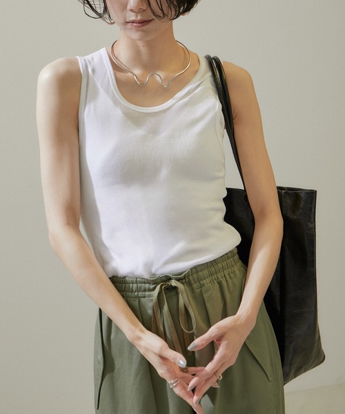 SALON adam et rope'（サロン アダム エ ロペ）の「nu=layerスクープネックタンクトップ（タンクトップ・レディース・ホワイト/ライトグレー/ブラック/イエロー/レッド・FREE）」の18枚目の写真