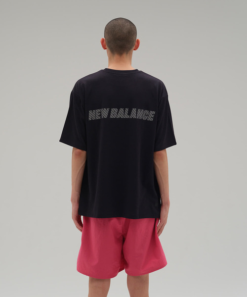 NEW BALANCE（ニューバランス）の「NEW BALANCE　MET24 Reflection NB Logo T-Shirts（Tシャツ/カットソー・メンズ・ブラック/ホワイト・LARGE/MEDIUM/X-LARGE）」の4枚目の写真