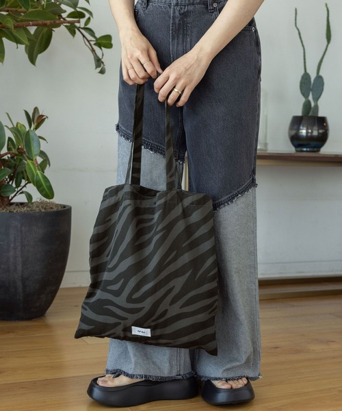 LEPSIM（レプシィム）の「アソートプリントトート　129699（トートバッグ・レディース・グレー系その他/レオパード/ブラウン系その他/グレー系その他2・ONE SIZE）」の5枚目の写真