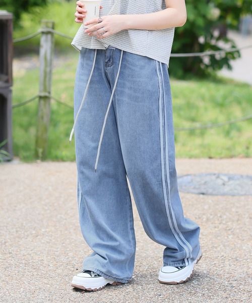 Girly Doll（ガーリードール）の「サイドラインデニムパンツ（デニムパンツ・レディース・ライトブルー/ダークブルー・L/M/S）」の3枚目の写真