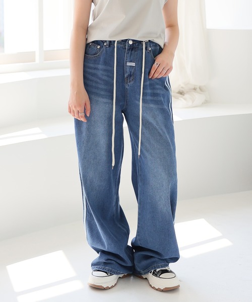 Girly Doll（ガーリードール）の「サイドラインデニムパンツ（デニムパンツ・レディース・ライトブルー/ダークブルー・L/M/S）」の12枚目の写真