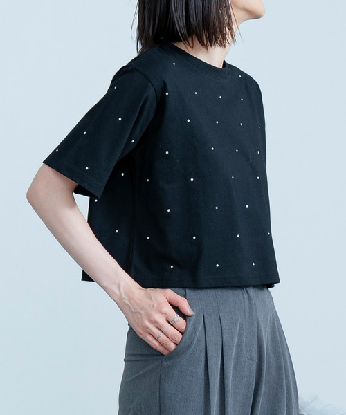 HEILIS(ヘイリス)の「ラインストーン付きクロップドTシャツ/ビジュー(Tシャツ/カットソー・レディース・ホワイト/ブラック・FREE)」の4枚目の写真