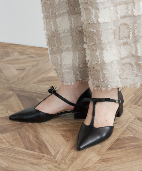 Libra Cue(リブラ キュー)の「Tストラップリボンパンプス(パンプス・レディース・ブラック・LARGE/MEDIUM)」の8枚目の写真