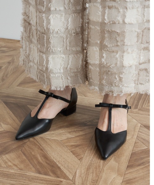 Libra Cue(リブラ キュー)の「Tストラップリボンパンプス(パンプス・レディース・ブラック・LARGE/MEDIUM)」の7枚目の写真