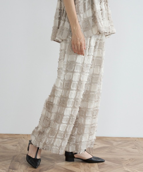 Libra Cue(リブラ キュー)の「Tストラップリボンパンプス(パンプス・レディース・ブラック・LARGE/MEDIUM)」の5枚目の写真