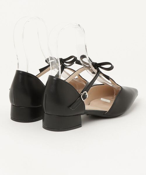 Libra Cue(リブラ キュー)の「Tストラップリボンパンプス(パンプス・レディース・ブラック・LARGE/MEDIUM)」の3枚目の写真