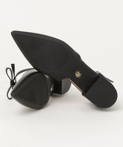 Libra Cue(リブラ キュー)の「Tストラップリボンパンプス(パンプス・レディース・ブラック・LARGE/MEDIUM)」の2枚目の写真