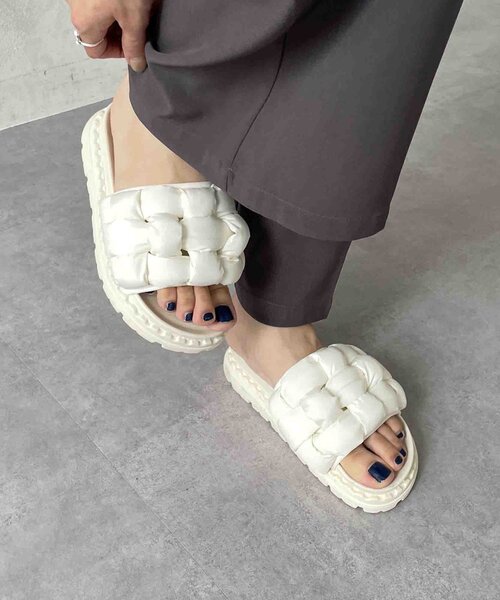 Thevon（ゼボン）の「パデットサンダル（サンダル・レディース・オフホワイト/ブラック・L/M）」の2枚目の写真