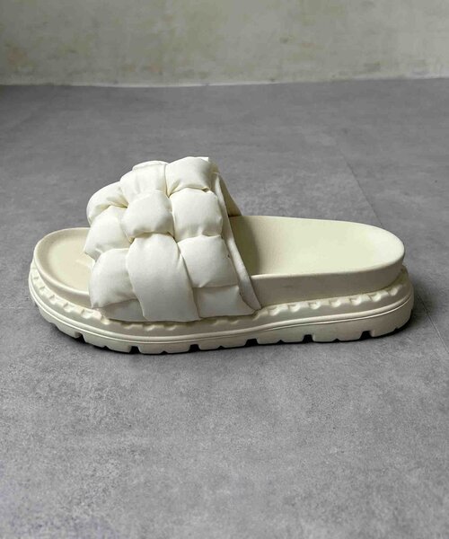 Thevon（ゼボン）の「パデットサンダル（サンダル・レディース・オフホワイト/ブラック・L/M）」の13枚目の写真