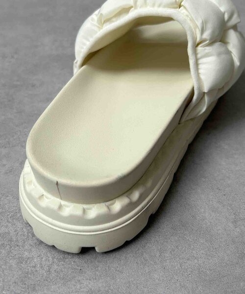 Thevon（ゼボン）の「パデットサンダル（サンダル・レディース・オフホワイト/ブラック・L/M）」の11枚目の写真