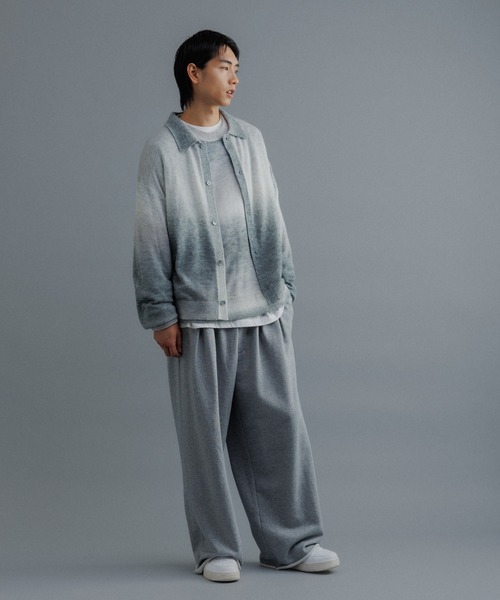 ADAM ET ROPE'(アダムエロペ)の「【WEB限定】シアー グラデーション ニットポロ カーディガン / ロングシーズン着用可能 / ユニセックス(カーディガン/ボレロ・メンズ・ライトグレー/ブルー系その他4/ブラウン系その他2・M/L)」の18枚目の写真