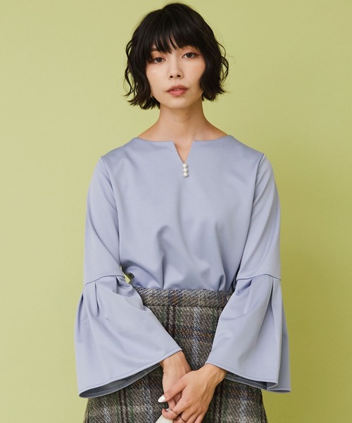 JETSET SOLO PLUS (ジェットセットソロプラス)の「【JETSET SOLO PLUS】パール×ベルスリーブ裏起毛ブラウス(シャツ/ブラウス・レディース・サックスブルー/ベージュ/ブラック・FREE)」の7枚目の写真