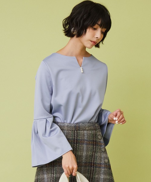 JETSET SOLO PLUS (ジェットセットソロプラス)の「【JETSET SOLO PLUS】パール×ベルスリーブ裏起毛ブラウス(シャツ/ブラウス・レディース・サックスブルー/ベージュ/ブラック・FREE)」の8枚目の写真