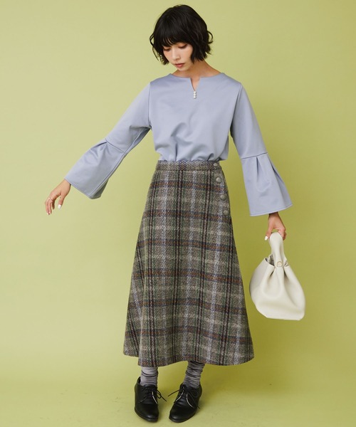 JETSET SOLO PLUS (ジェットセットソロプラス)の「【JETSET SOLO PLUS】パール×ベルスリーブ裏起毛ブラウス(シャツ/ブラウス・レディース・サックスブルー/ベージュ/ブラック・FREE)」の5枚目の写真