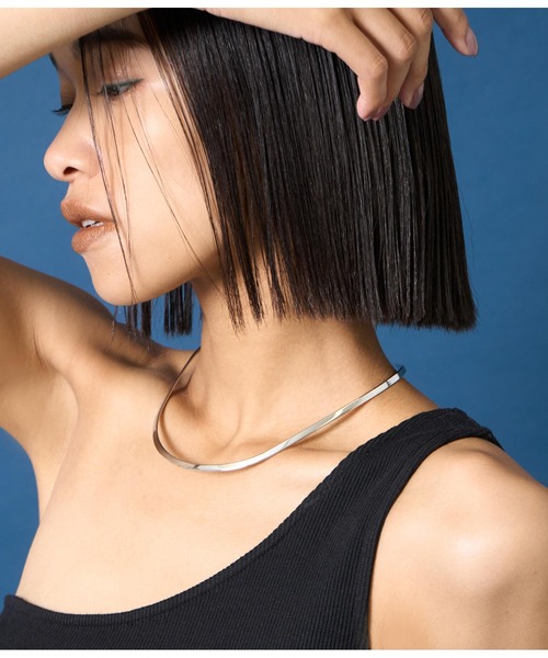 Settimissimo（セッティミッシモ）の「金属アレルギー対応ステンレスカーブデザインシンプルネックカフ（ネックレス・レディース・シルバー/ゴールド・FREE）」の3枚目の写真