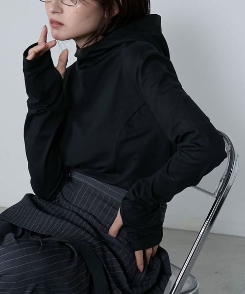 le ELMi(ルエルミ)の「Compact hoodie pullover / コンパクトフーディカットソー(Tシャツ/カットソー・レディース・オフホワイト/グレー/ブラック・FREE)」の2枚目の写真