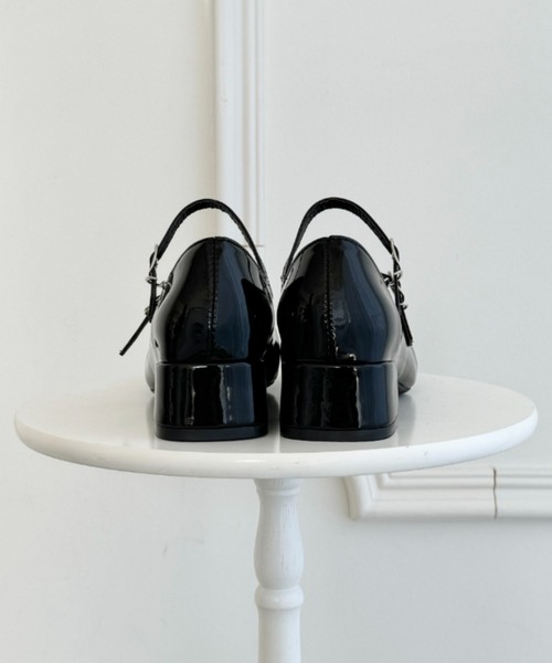 Loueme(ルエム)の「ローヒールダブルストラップシューズ(パンプス・レディース・シルバー/ブラック・23.5cm/24.5cm)」の19枚目の写真