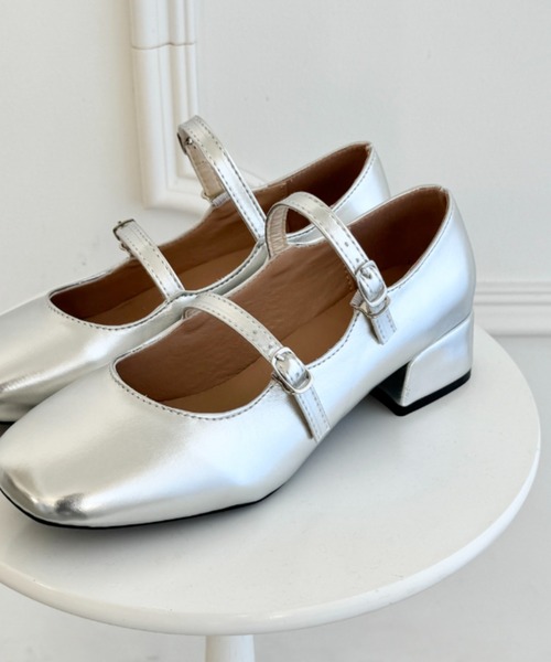 Loueme(ルエム)の「ローヒールダブルストラップシューズ(パンプス・レディース・シルバー/ブラック・23.5cm/24.5cm)」の16枚目の写真