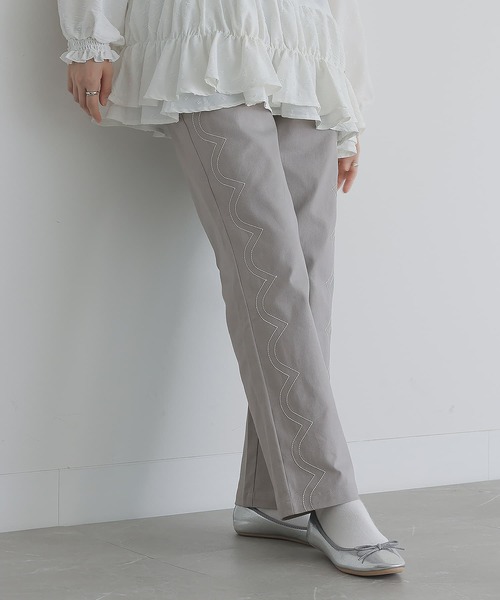 somari imagination(ソマリ イマジネーション)の「『スカラップステッチストレートパンツ』(その他パンツ・レディース・ブラック/ライトグレー・2/1)」の2枚目の写真