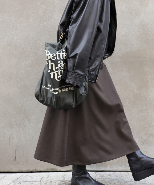 Deuxieme Classe(ドゥーズィエムクラス)の「BTN Nylon Bag(トートバッグ・レディース・カーキ・FREE)」の5枚目の写真