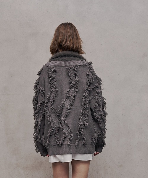 VI E DIT(ヴィエディット)の「Fur Docking Fringe Jacquard Knit/ファードッキングフリンジジャガードニット(ニット/セーター・メンズ・ブラック/グレー・1/2)」の19枚目の写真