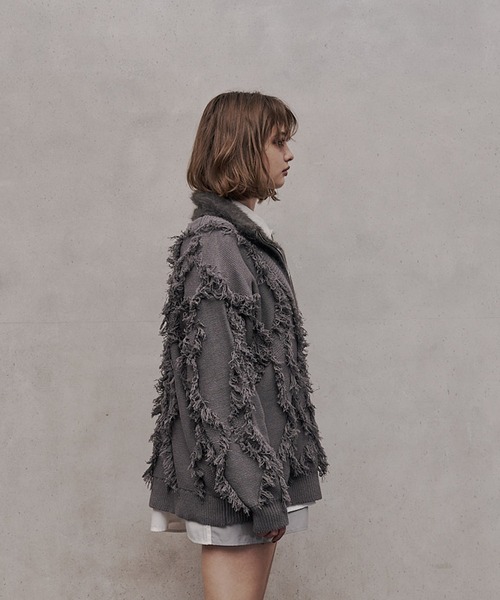 VI E DIT(ヴィエディット)の「Fur Docking Fringe Jacquard Knit/ファードッキングフリンジジャガードニット(ニット/セーター・メンズ・ブラック/グレー・1/2)」の17枚目の写真