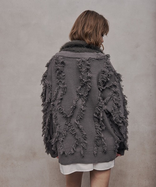 VI E DIT(ヴィエディット)の「Fur Docking Fringe Jacquard Knit/ファードッキングフリンジジャガードニット(ニット/セーター・メンズ・ブラック/グレー・1/2)」の18枚目の写真