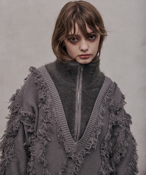 VI E DIT(ヴィエディット)の「Fur Docking Fringe Jacquard Knit/ファードッキングフリンジジャガードニット(ニット/セーター・メンズ・ブラック/グレー・1/2)」の20枚目の写真