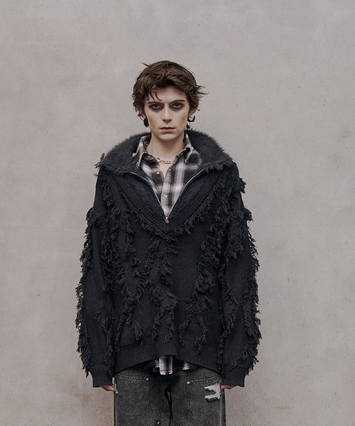 VI E DIT(ヴィエディット)の「Fur Docking Fringe Jacquard Knit/ファードッキングフリンジジャガードニット(ニット/セーター・メンズ・ブラック/グレー・1/2)」の4枚目の写真