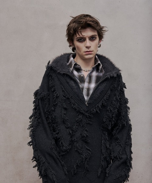 VI E DIT(ヴィエディット)の「Fur Docking Fringe Jacquard Knit/ファードッキングフリンジジャガードニット(ニット/セーター・メンズ・ブラック/グレー・1/2)」の3枚目の写真
