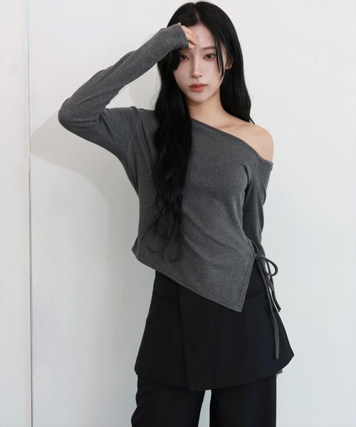 FOLLOWIN（フォロウィン）の「[FLW MADE]アンバランスストリングオフショルダークロップ長袖T（Tシャツ/カットソー・レディース・ホワイト/チャコール/ブラック・FREE）」の3枚目の写真