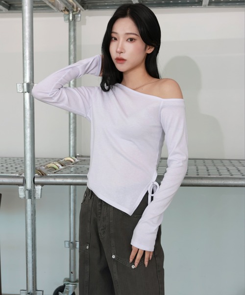 FOLLOWIN（フォロウィン）の「[FLW MADE]アンバランスストリングオフショルダークロップ長袖T（Tシャツ/カットソー・レディース・ホワイト/チャコール/ブラック・FREE）」の13枚目の写真