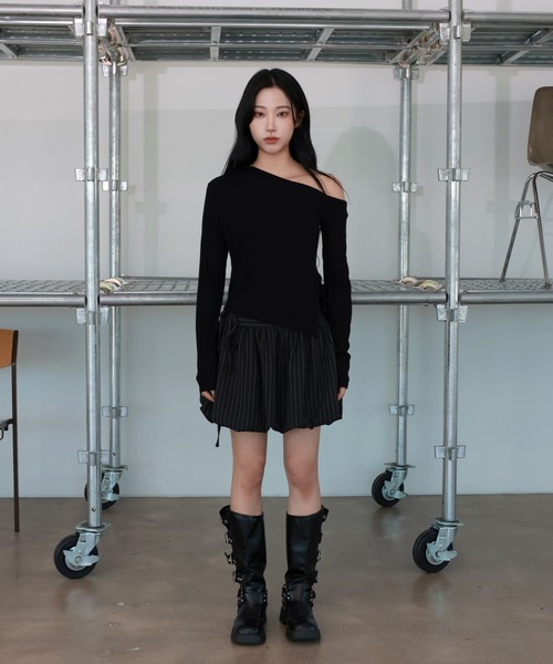 FOLLOWIN（フォロウィン）の「[FLW MADE]アンバランスストリングオフショルダークロップ長袖T（Tシャツ/カットソー・レディース・ホワイト/チャコール/ブラック・FREE）」の14枚目の写真