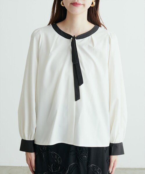 natural couture(ナチュラルクチュール)の「【WEB限定】パールリボンタイ付き配色ブラウス(シャツ/ブラウス・レディース・アイボリー/グレイッシュベージュ/サックスブルー/ピンクベージュ/ネイビー/ミント・FREE)」の7枚目の写真